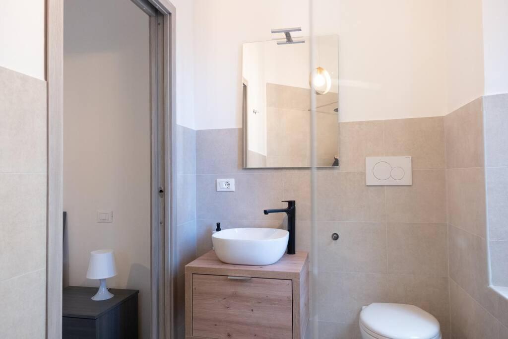 Private Room: The Port Apartment Scirocco Livorno Exterior photo