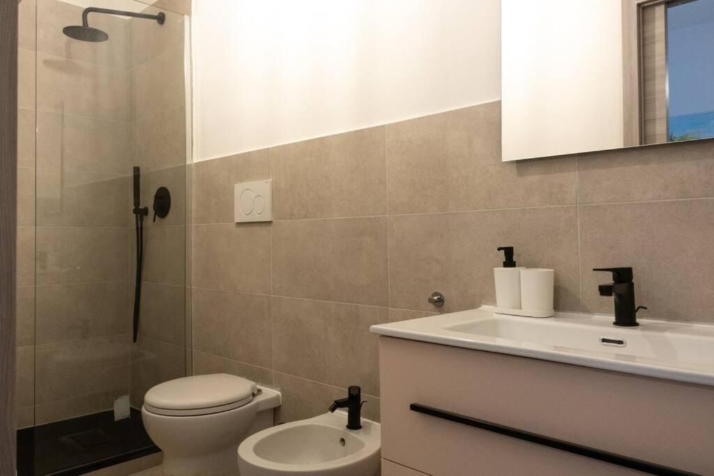 Private Room: The Port Apartment Scirocco Livorno Exterior photo
